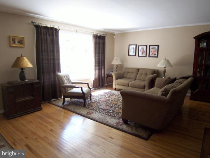 142 North State Road Springfield, PA 19064 - Photo 4 of 25 Living Room