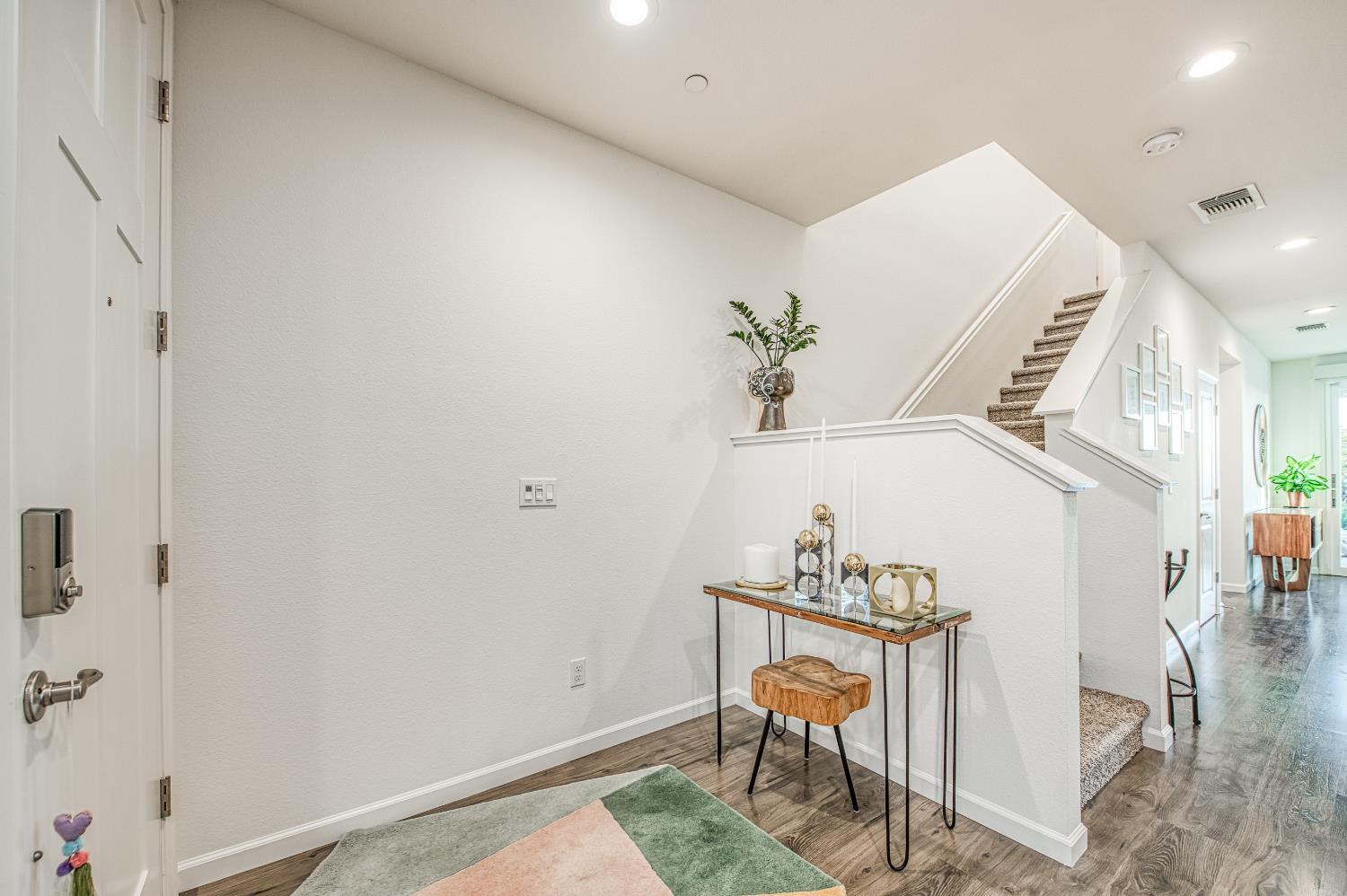 4284 Hillside Road Madera, CA 93636 - Photo 10 of 83 a view of hall way with furniture