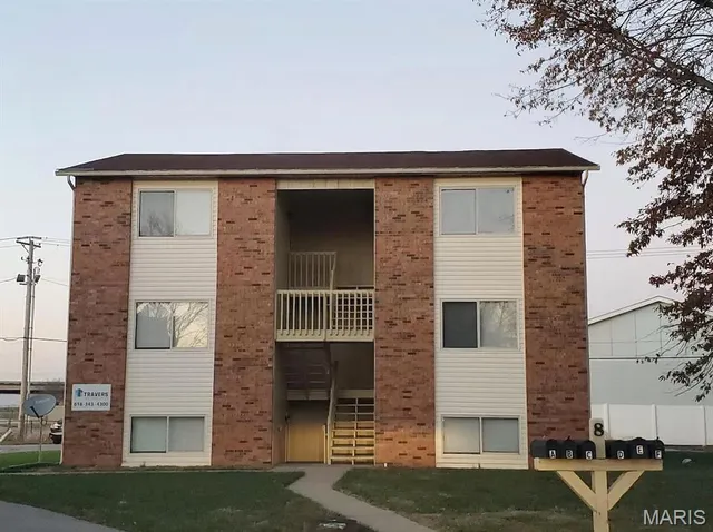 $900 | 8 Jardin Court, Unit E, Collinsville, IL 62234