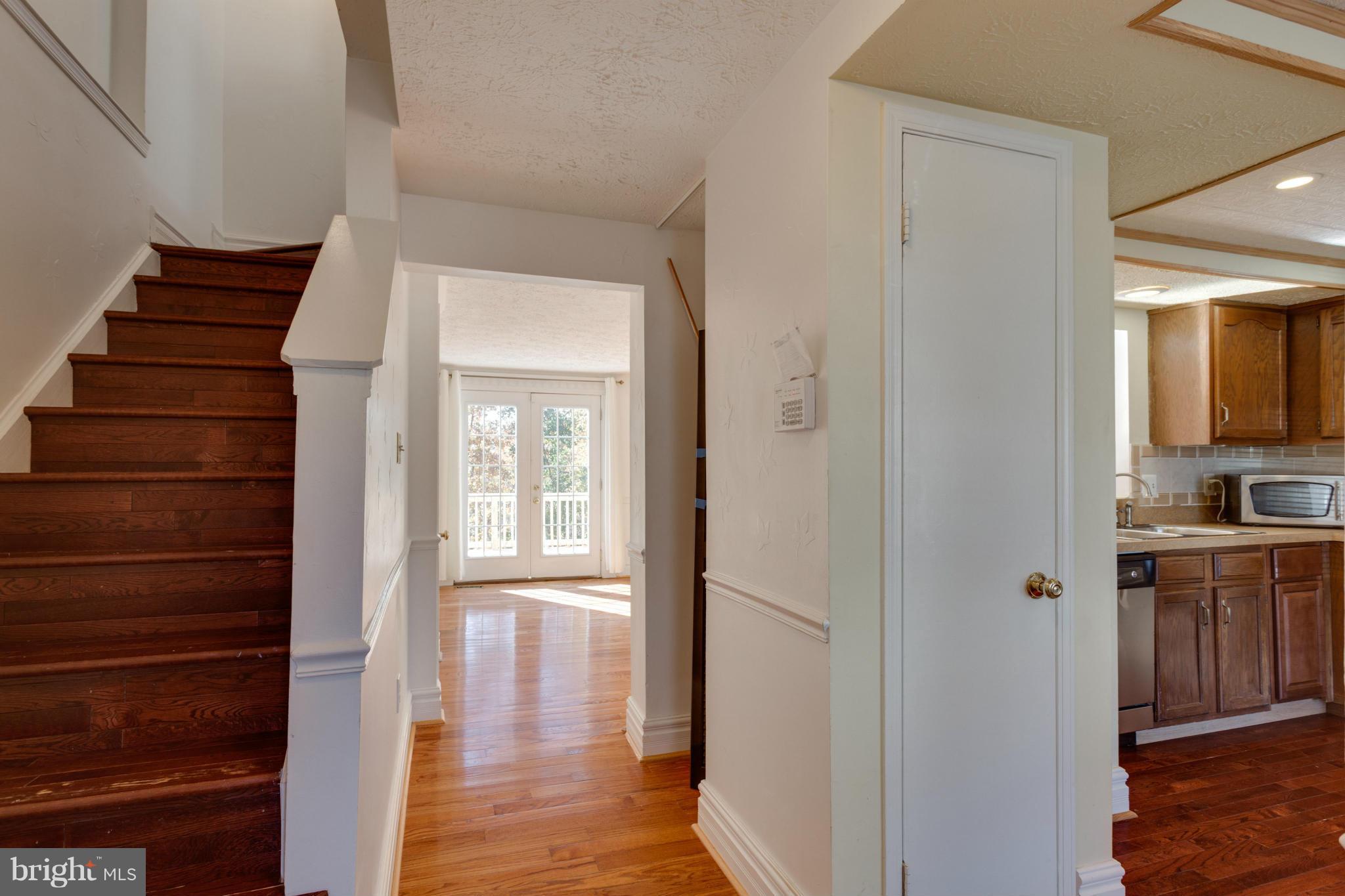 7488 Wounded Knee Road Lorton, VA 22079 - Photo 4 of 28 Interior (General)