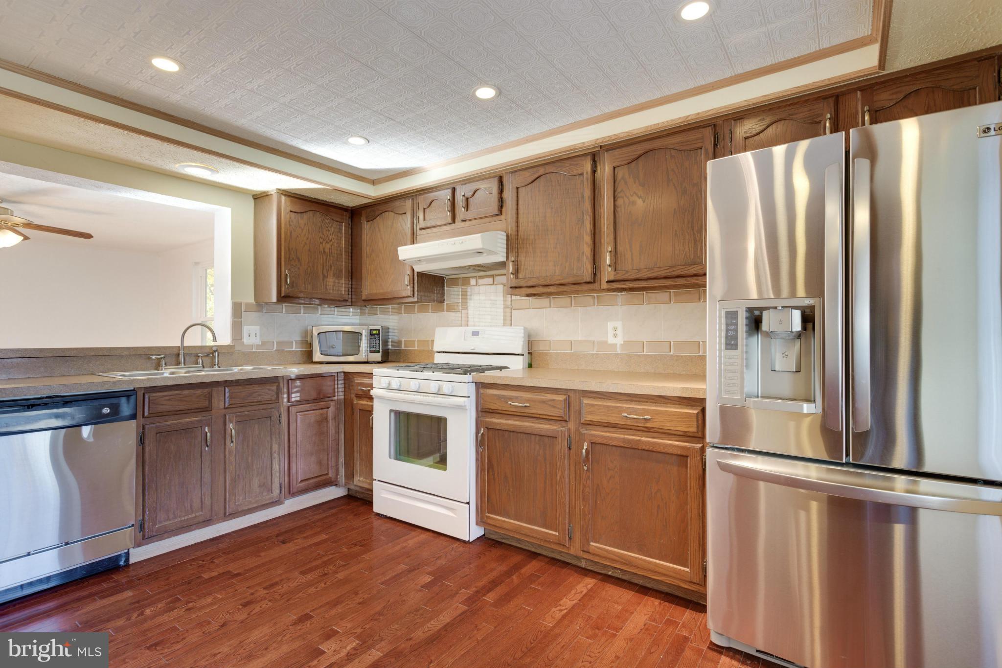 7488 Wounded Knee Road Lorton, VA 22079 - Photo 6 of 28 Kitchen