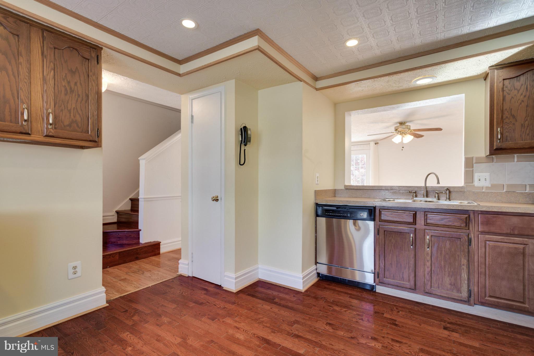 7488 Wounded Knee Road Lorton, VA 22079 - Photo 7 of 28 Kitchen