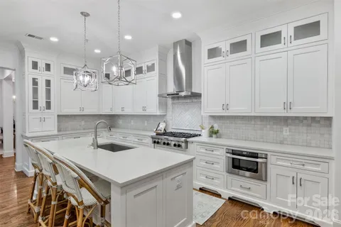 $1,300,000 | 2251 Selwyn Avenue, Unit 102, Charlotte, NC 28207
