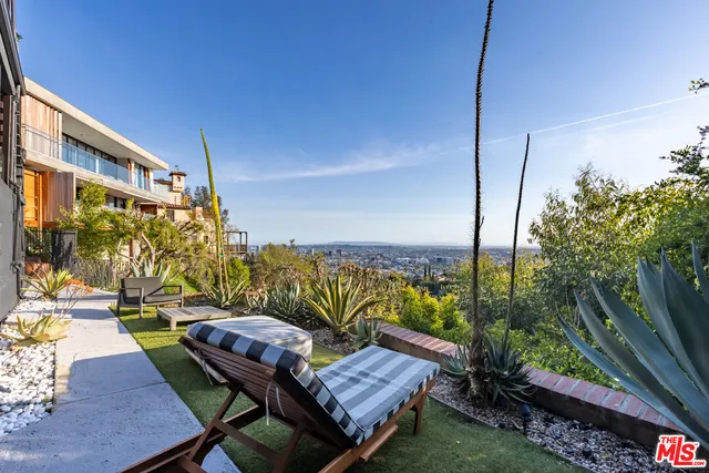 $12,000 | 8430 Franklin Avenue, Los Angeles, CA 90069