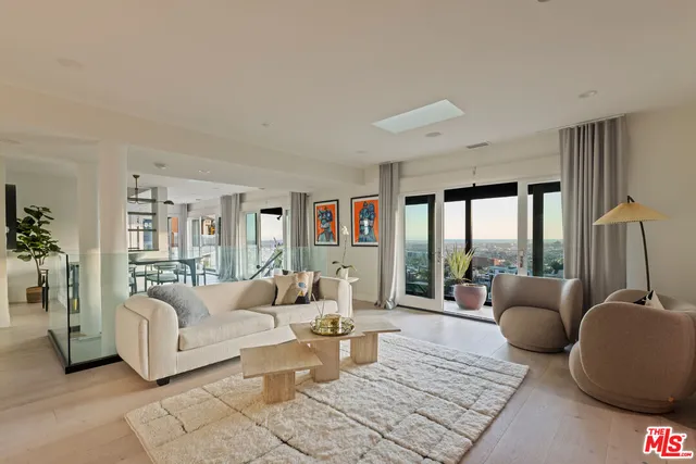 $12,000 | 8430 Franklin Avenue, Los Angeles, CA 90069