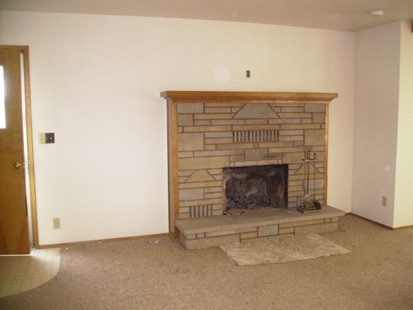 970 Kellum Road Outlook, WA 98938 - Photo 4 of 9 a view of empty room with fireplace