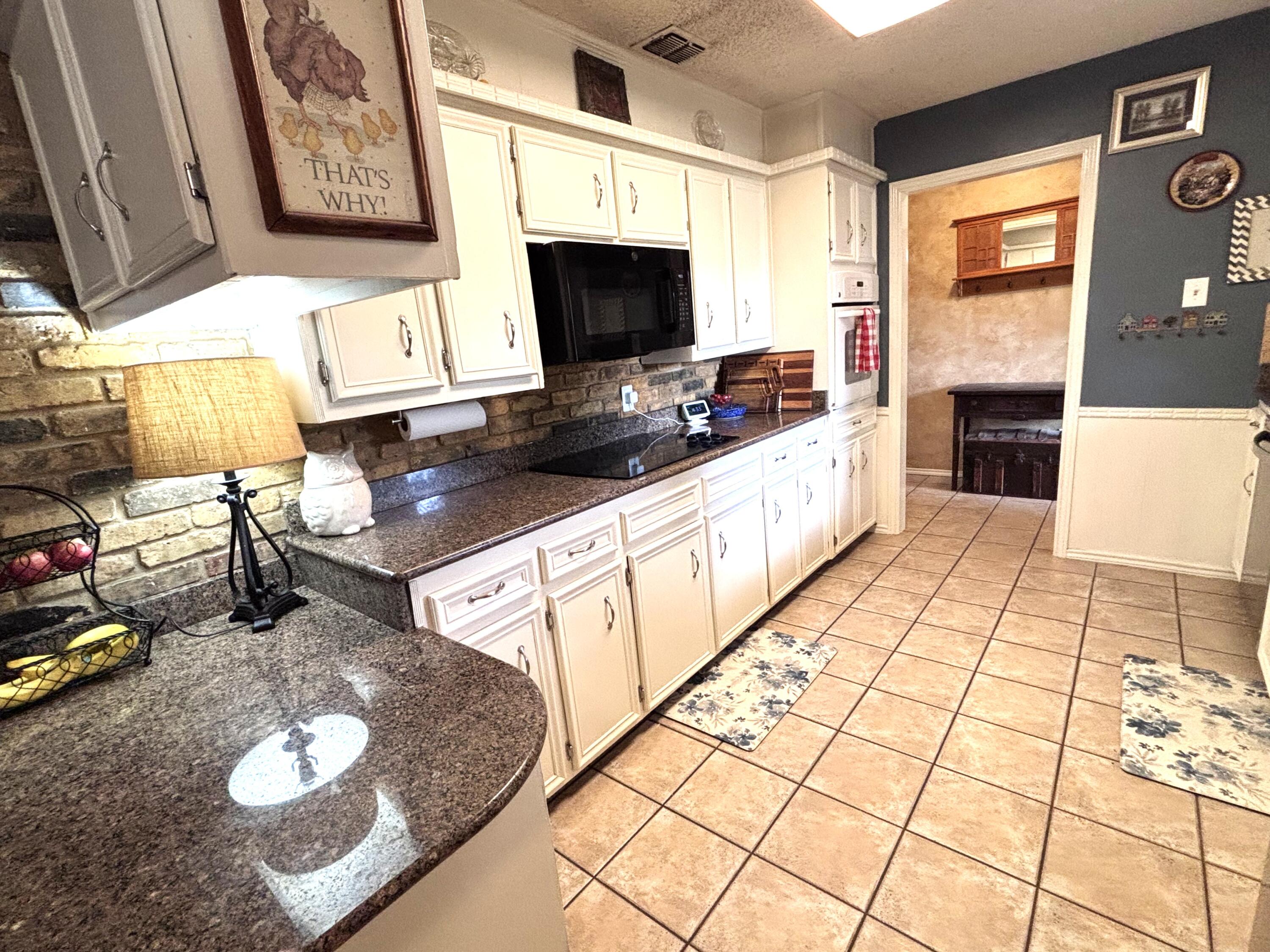 3608 76th Street Lubbock, TX 79423 - Photo 12 of 28 Kitchen