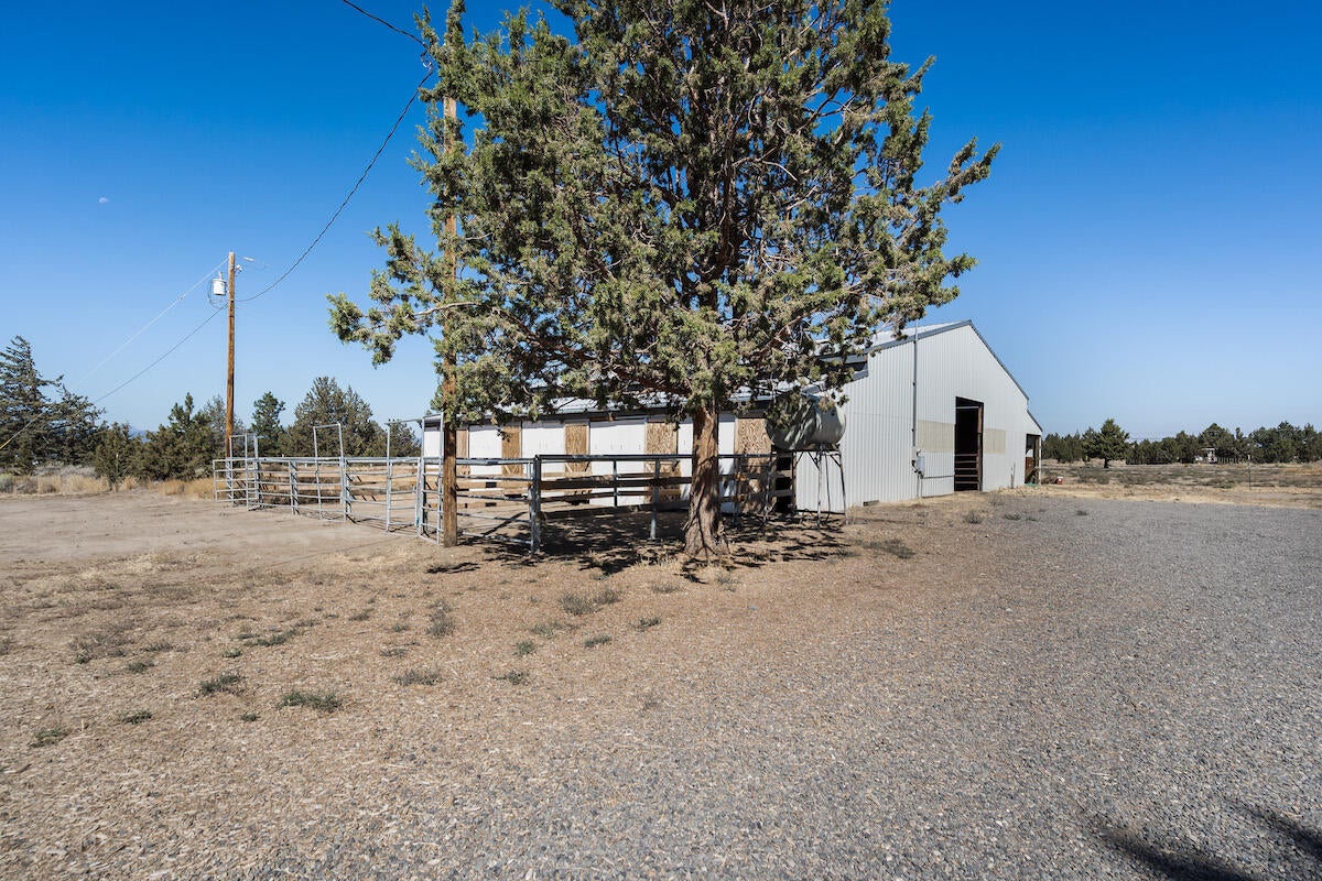 7131 Southwest Shad Road Terrebonne, OR 97760 - Photo 23 of 46 2021_08_28_7131_sw_shad_rd_crr-39