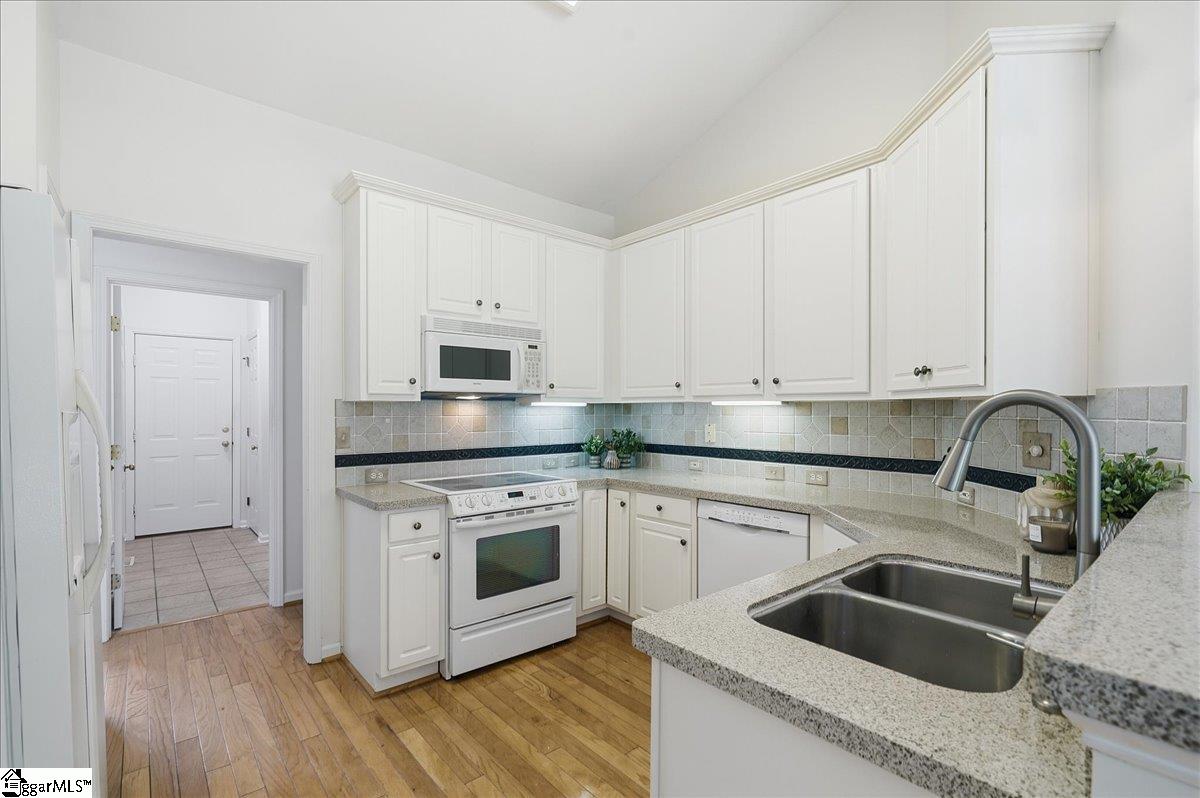 407 Roberts Road Taylors, SC 29687 - Photo 9 of 46 Gallery Image 9