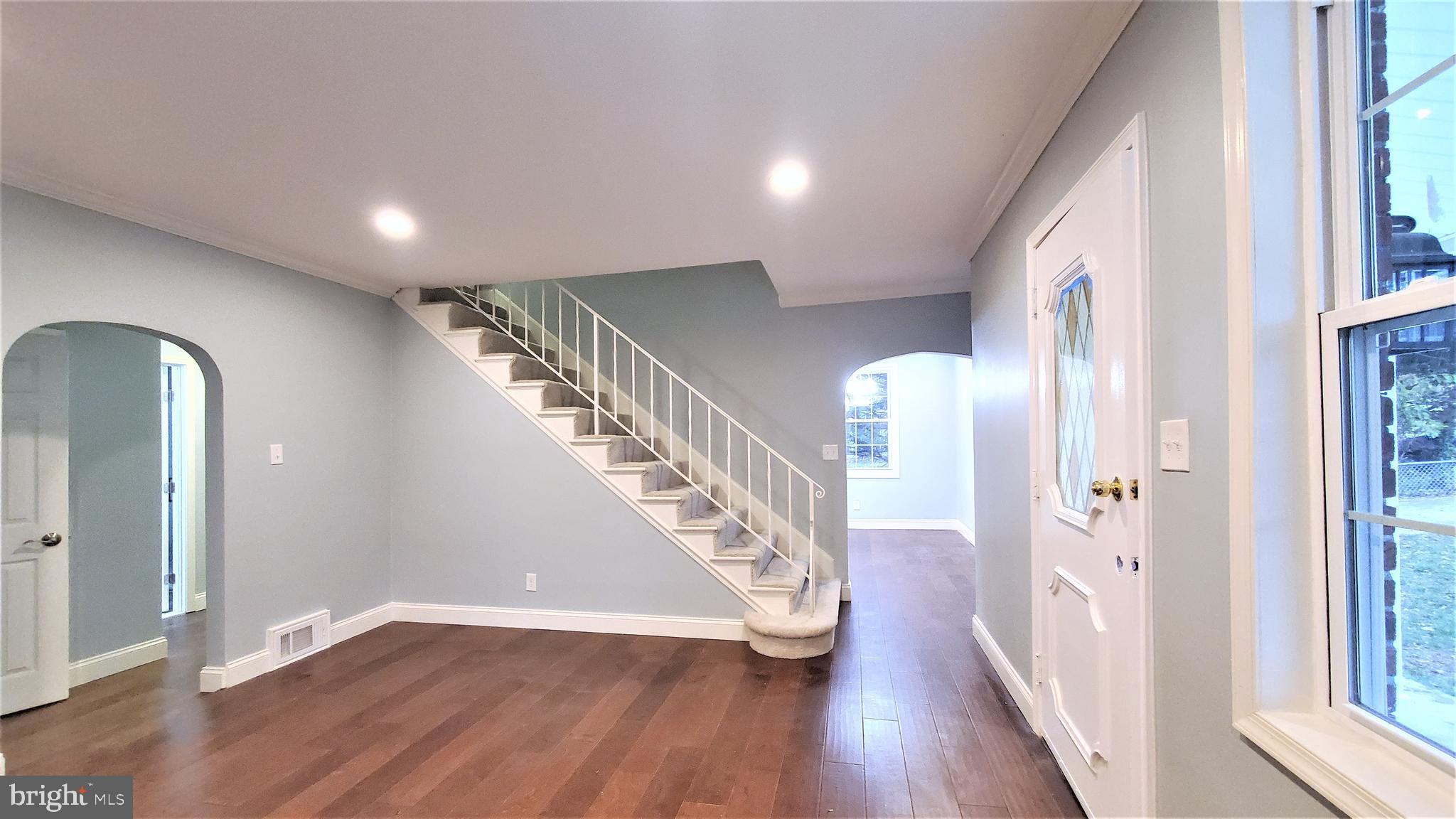 1225 Greystone Road Baltimore, MD 21227 - Photo 4 of 46 Living Room