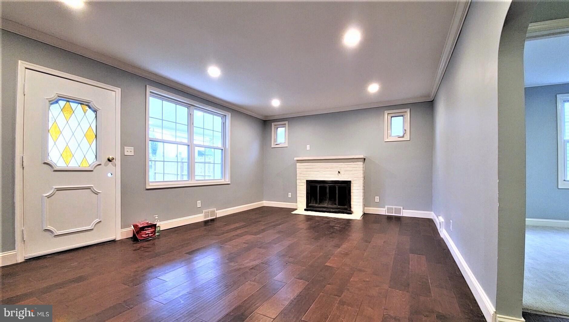 1225 Greystone Road Baltimore, MD 21227 - Photo 5 of 46 Living Room
