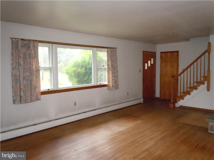 1805 Temple Road Pottstown, PA 19465 - Photo 5 of 25 Living Room