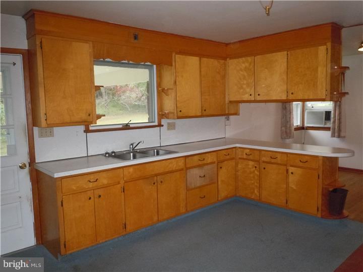 1805 Temple Road Pottstown, PA 19465 - Photo 9 of 25 Kitchen