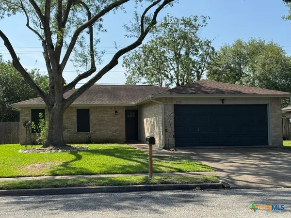 $1,795 | 1219 Pennsylvania Avenue, Victoria, TX 77904
