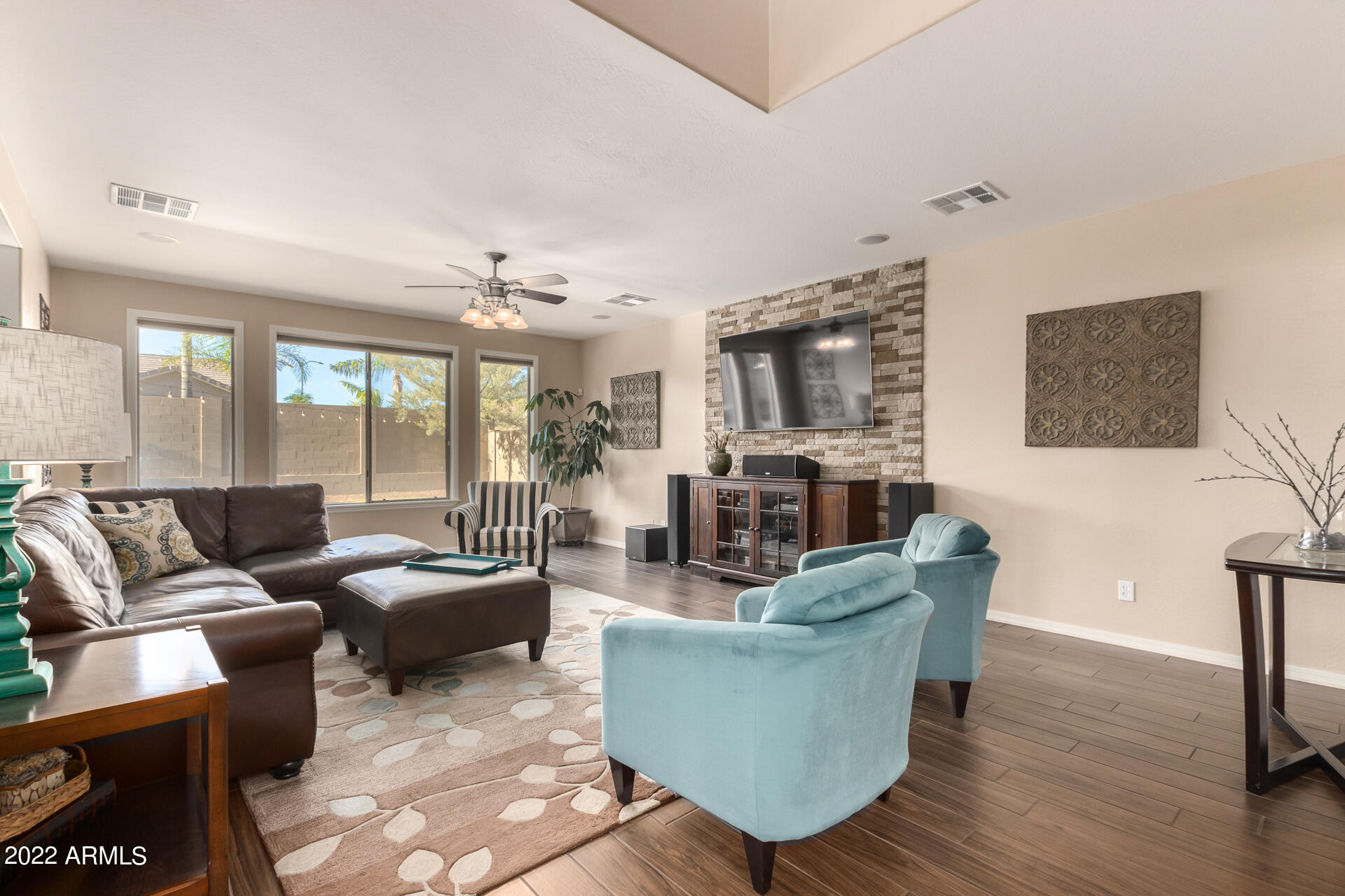5404 West Red Bird Road Phoenix, AZ 85083 - Photo 5 of 27 8