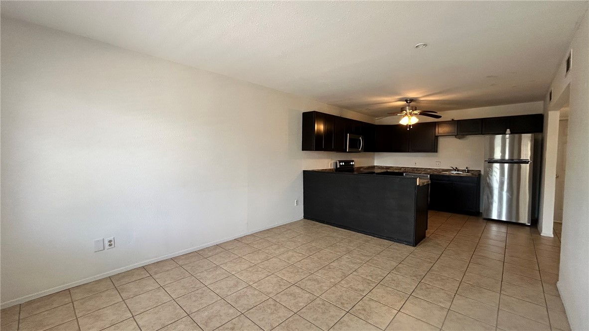 1004 Austin Street, Unit 9 Portland, TX 78374 - Photo 4 of 22 Living room and kitchen