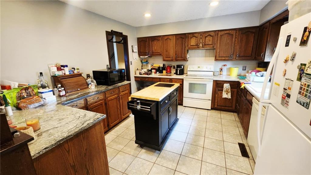 1302 Bitner Terrace Pittsburg, KS 66762 - Photo 6 of 23