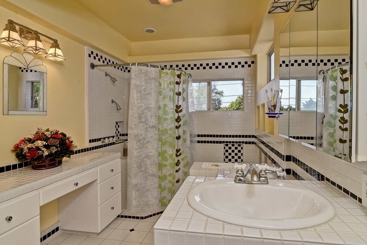 1605 Gascony Road Encinitas, CA 92024 - Photo 10 of 15