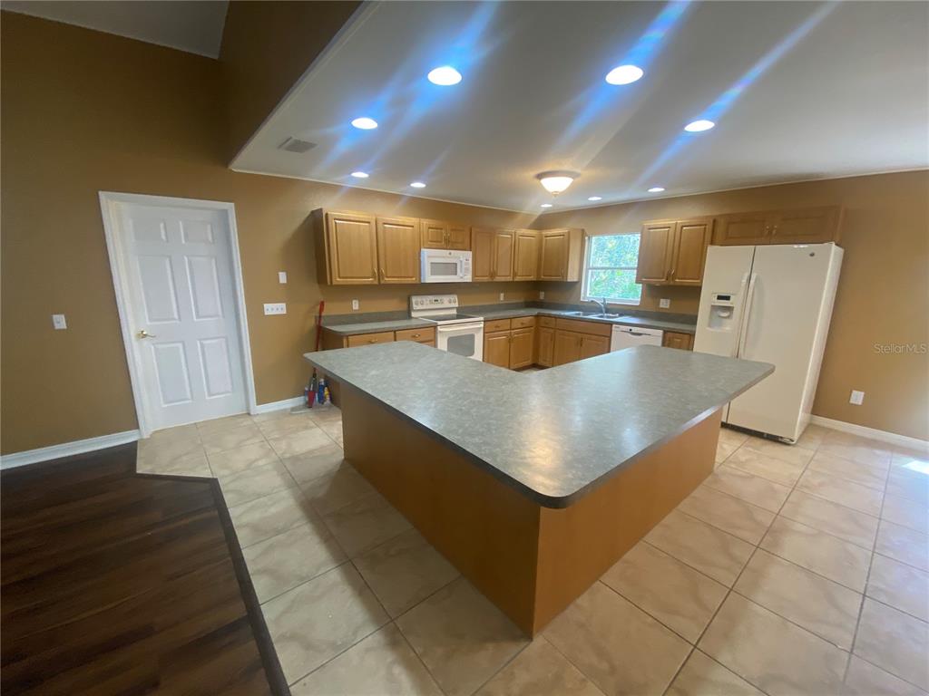910 Walk In Water Road Lake Wales, FL 33898 - Photo 11 of 29 KITCHEN