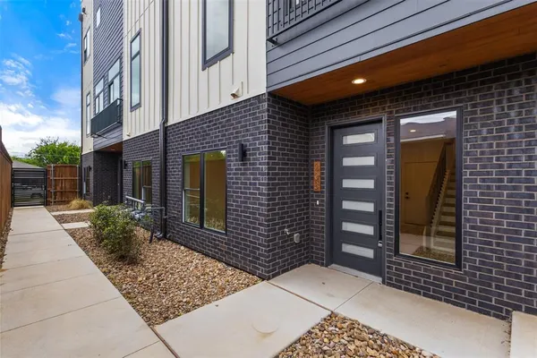 $4,750 | 2203 Hondo Avenue, Unit 205, Dallas, TX 75219