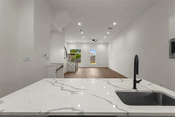 $4,750 | 2203 Hondo Avenue, Unit 205, Dallas, TX 75219