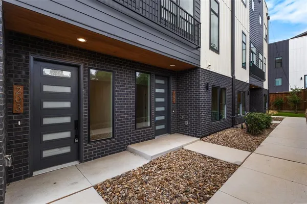 $4,750 | 2203 Hondo Avenue, Unit 205, Dallas, TX 75219