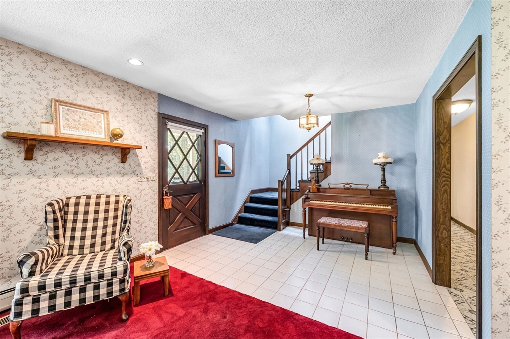 98 Blossom Road West Springfield, MA 01089 - Photo 3 of 42 Gallery Image 3
