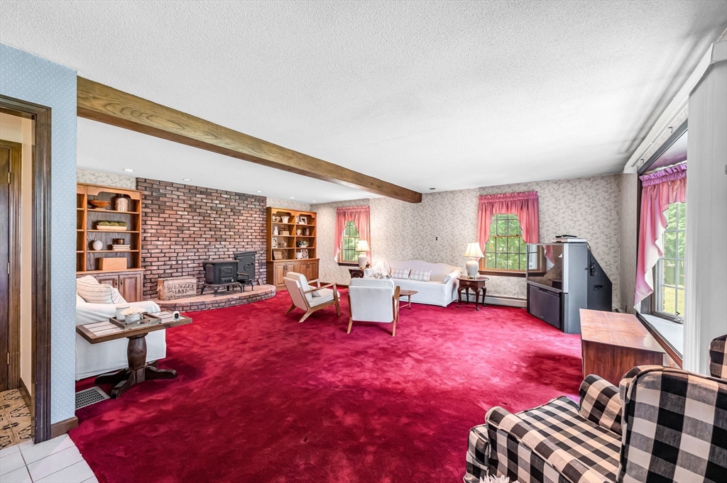 98 Blossom Road West Springfield, MA 01089 - Photo 4 of 42 Gallery Image 4