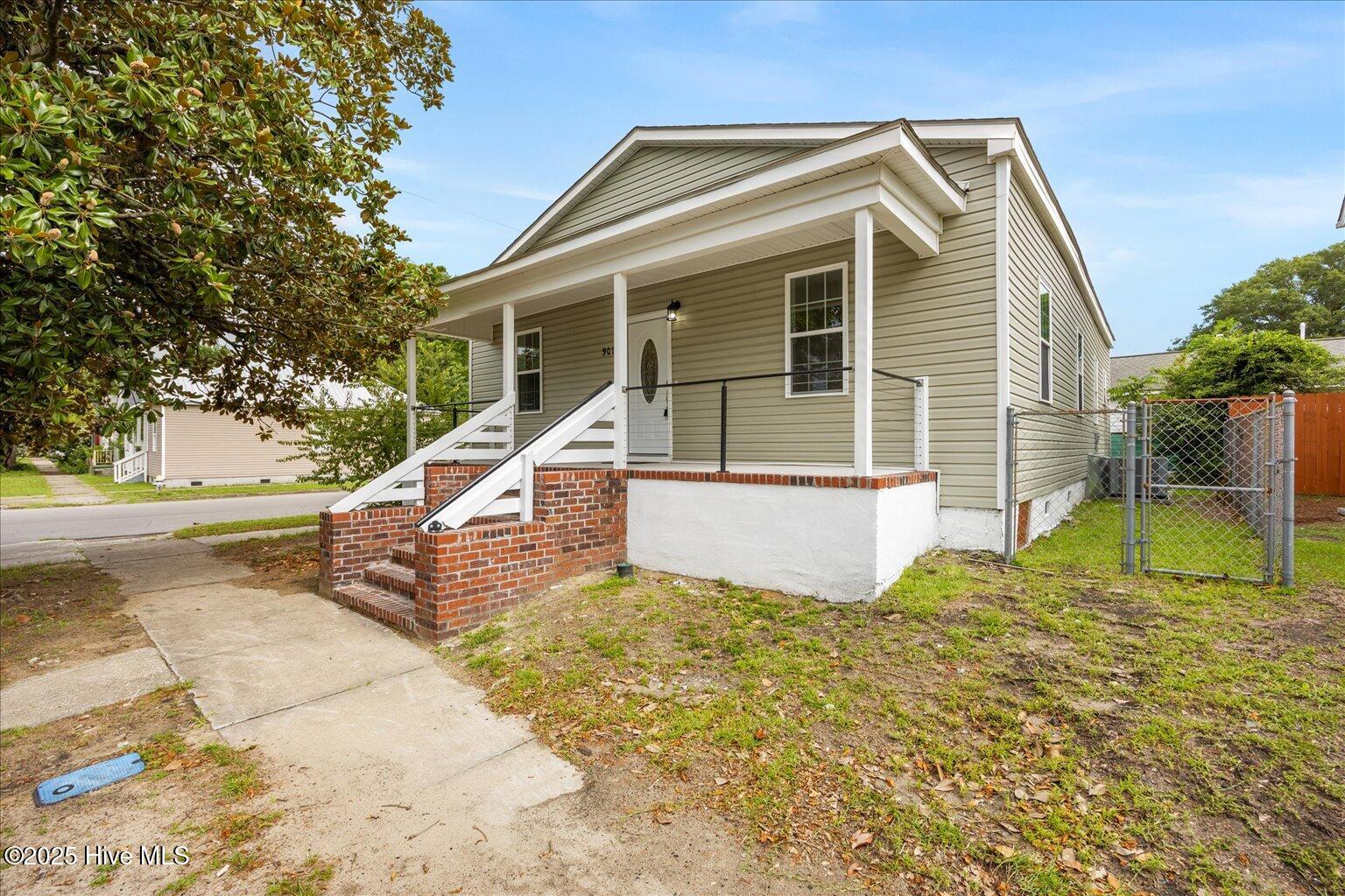 901 Walnut Street Wilmington, NC 28401 - Photo 4 of 39 03-Final Exterior Joseph-6