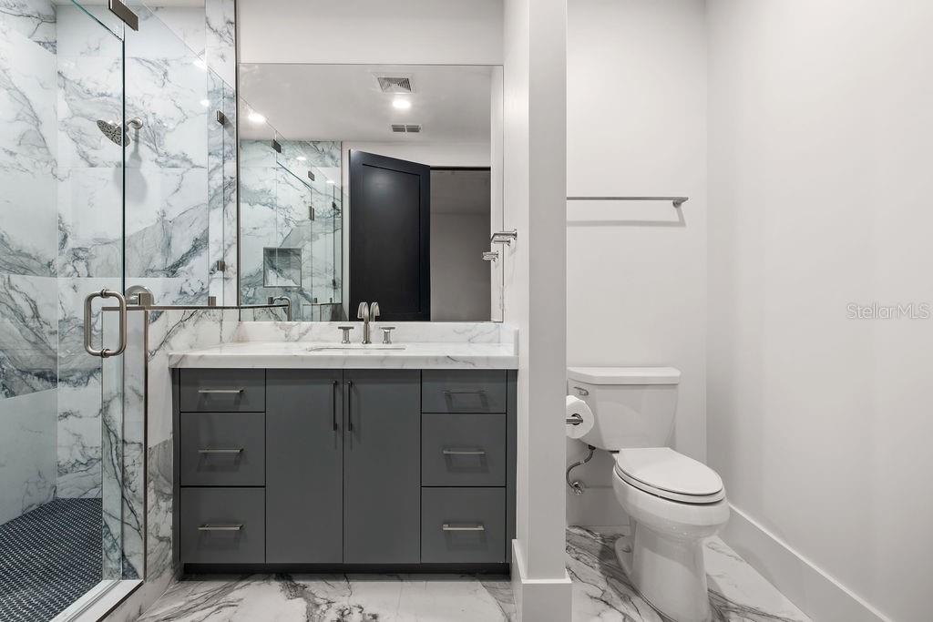 9725 Chestnut Ridge Drive Windermere, FL 34786 - Photo 48 of 64 a bathroom with a toilet a sink and mirror