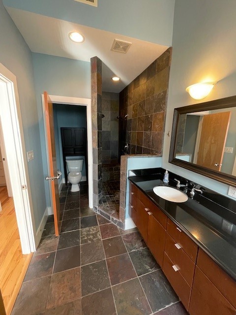 1045 Bonner Street Houston, TX 77007 - Photo 16 of 17 a bathroom with a sink and a mirror