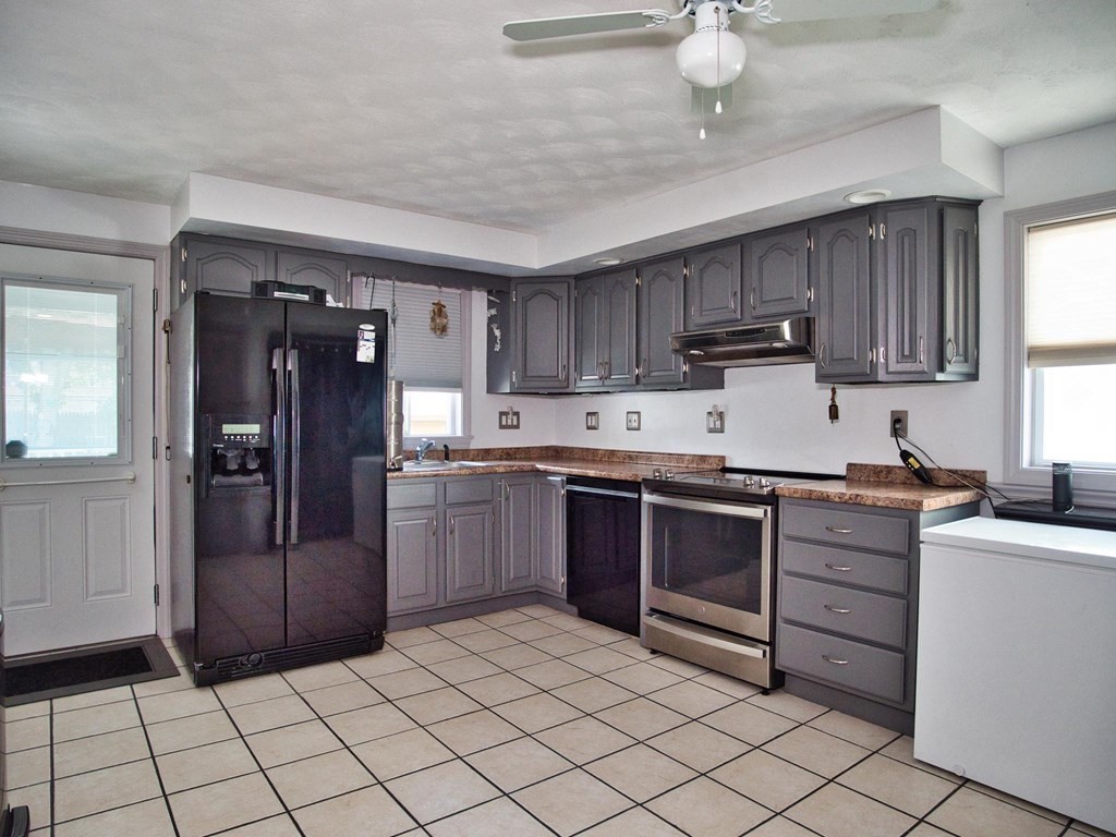 35 Alfred Street Fall River, MA 02721 - Photo 24 of 42