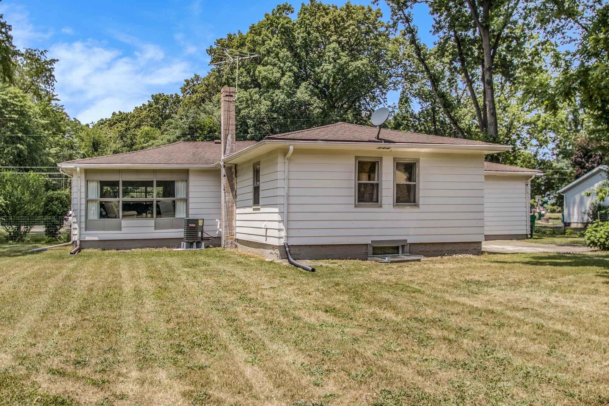 70101 State Line Road Edwardsburg, MI 49112 - Photo 2 of 34 016_img_0004