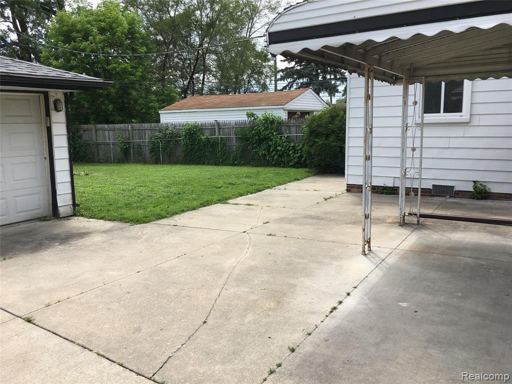 7238 Superior Street Center Line, MI 48015 - Photo 21 of 24