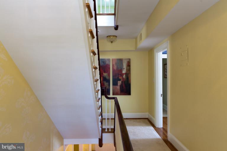 2012 South Arlington Ridge Road Arlington, VA 22202 - Photo 19 of 30