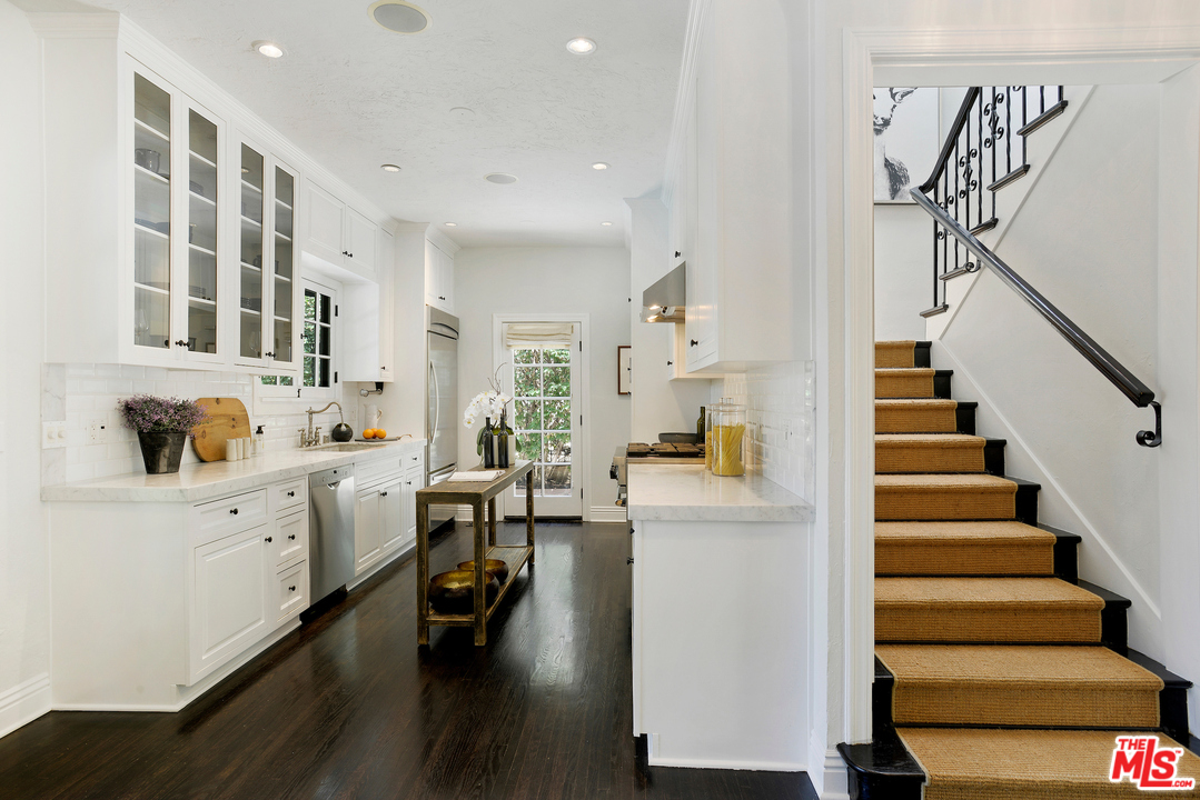 2009 North Serrano Avenue Los Angeles, CA 90027 - Photo 8 of 26