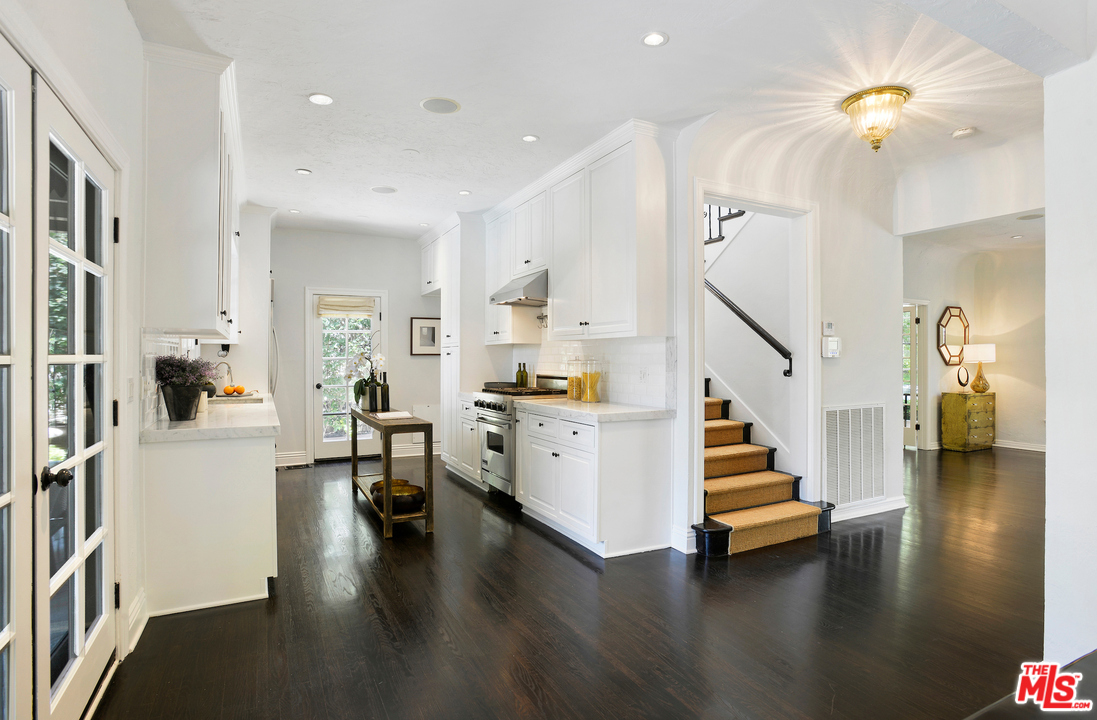 2009 North Serrano Avenue Los Angeles, CA 90027 - Photo 10 of 26