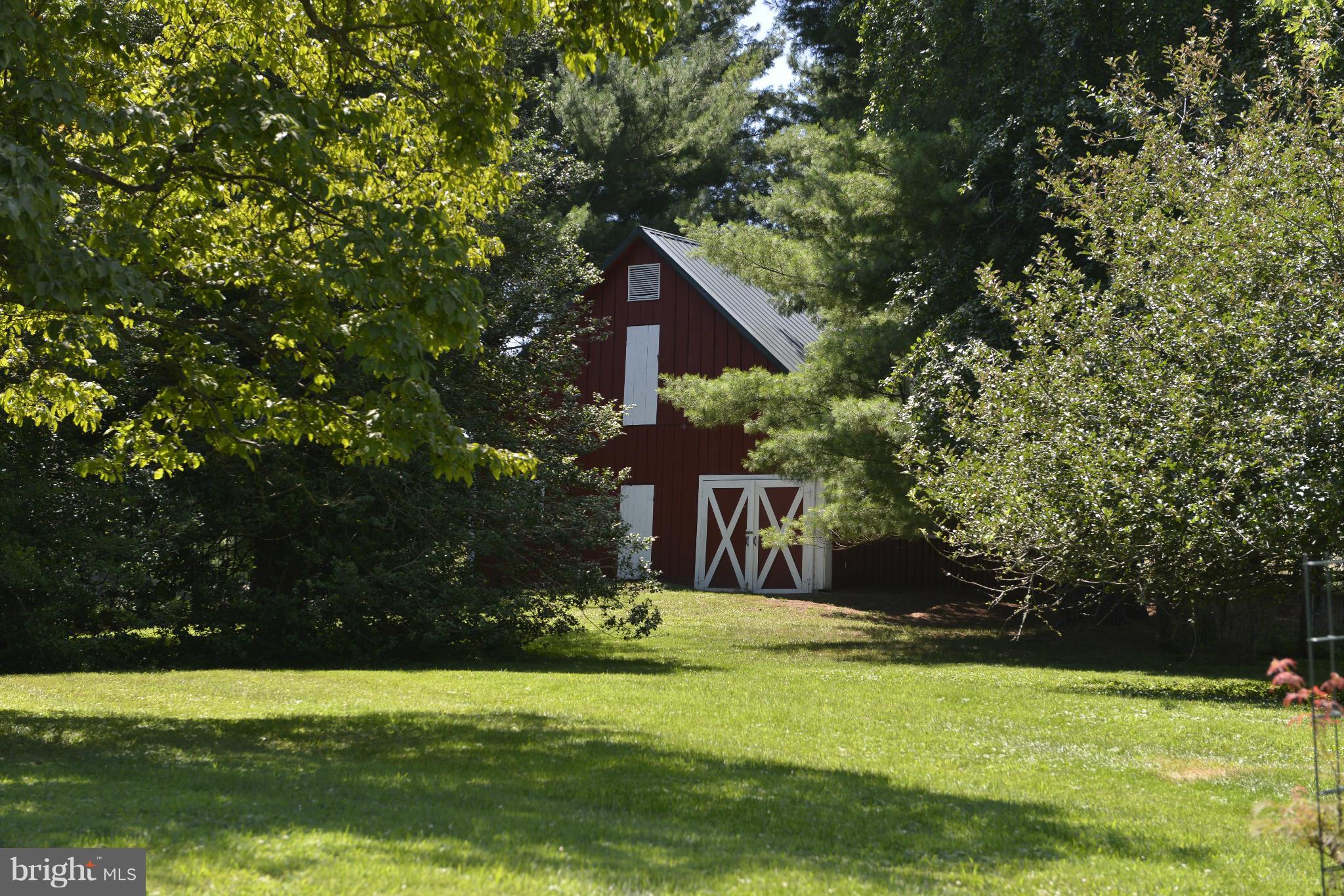 20362 Furr Road Round Hill, VA 20141 - Photo 17 of 20 barn