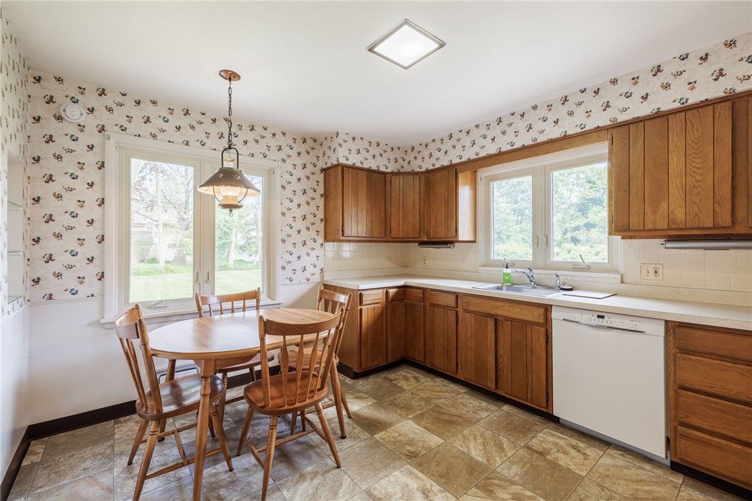 30 Danbury Circle North Rochester, NY 14618 - Photo 9 of 32