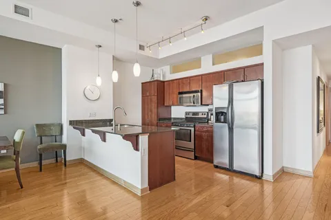 $664,500 | 106 West Seeboth Street, Unit 908, Milwaukee, WI 53204