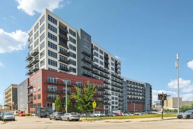 $664,500 | 106 West Seeboth Street, Unit 908, Milwaukee, WI 53204