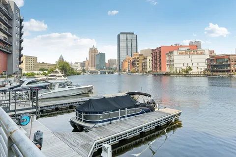 $664,500 | 106 West Seeboth Street, Unit 908, Milwaukee, WI 53204