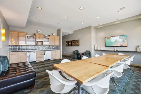 $664,500 | 106 West Seeboth Street, Unit 908, Milwaukee, WI 53204