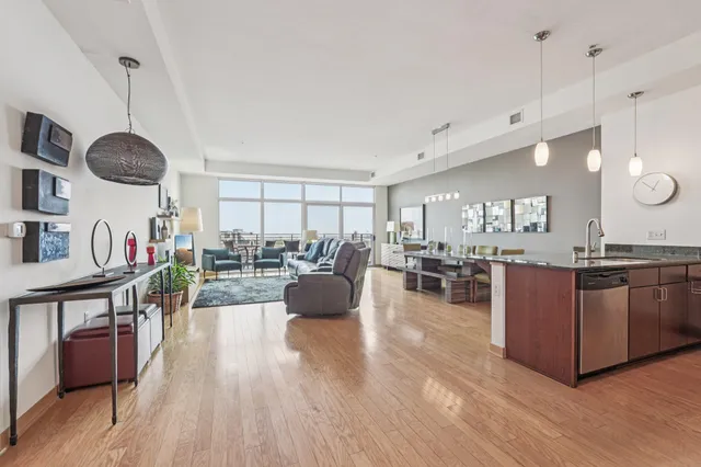 $664,500 | 106 West Seeboth Street, Unit 908, Milwaukee, WI 53204