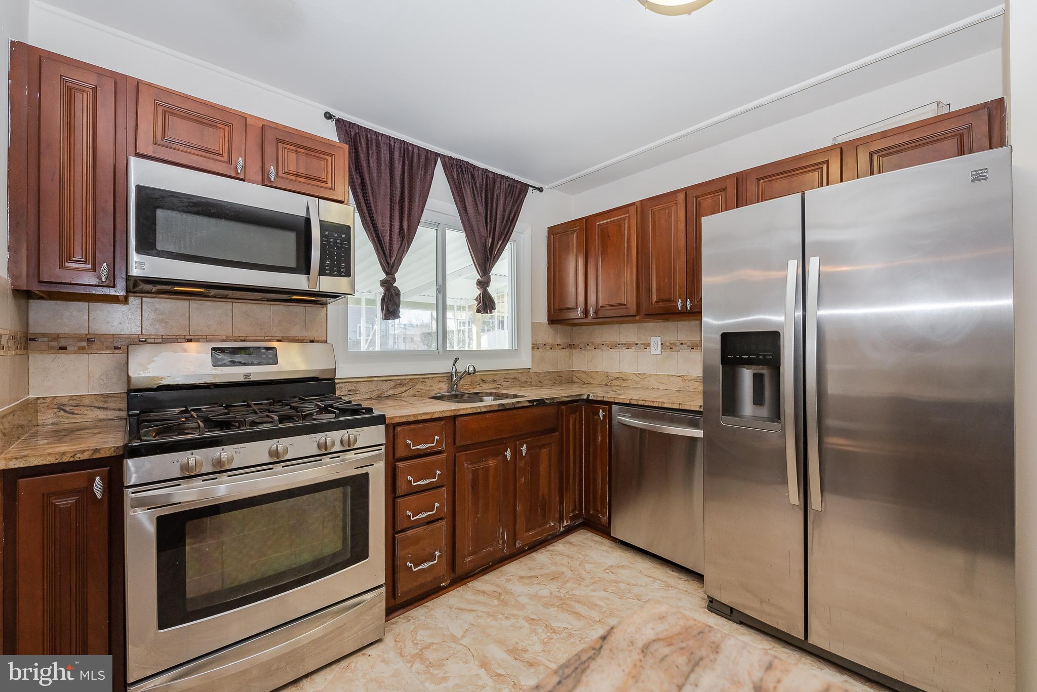 911 Prestwood Road Baltimore, MD 21228 - Photo 11 of 44 Kitchen