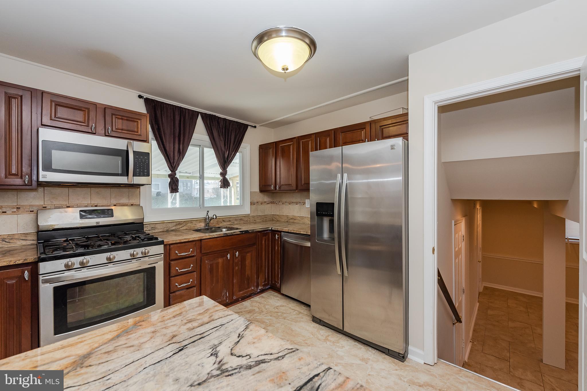 911 Prestwood Road Baltimore, MD 21228 - Photo 12 of 44 Kitchen