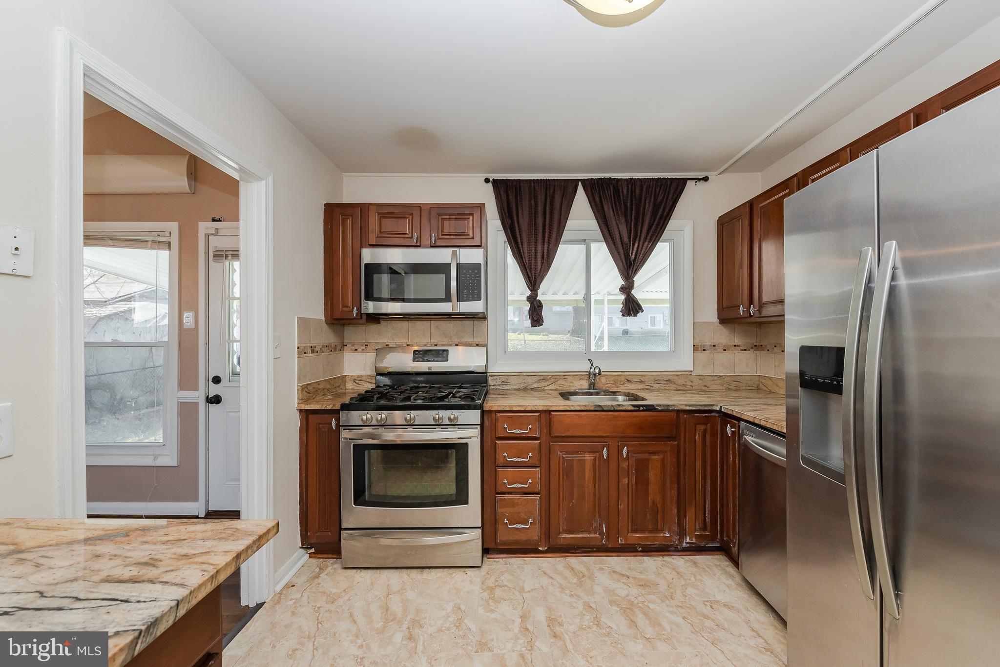 911 Prestwood Road Baltimore, MD 21228 - Photo 13 of 44 Kitchen