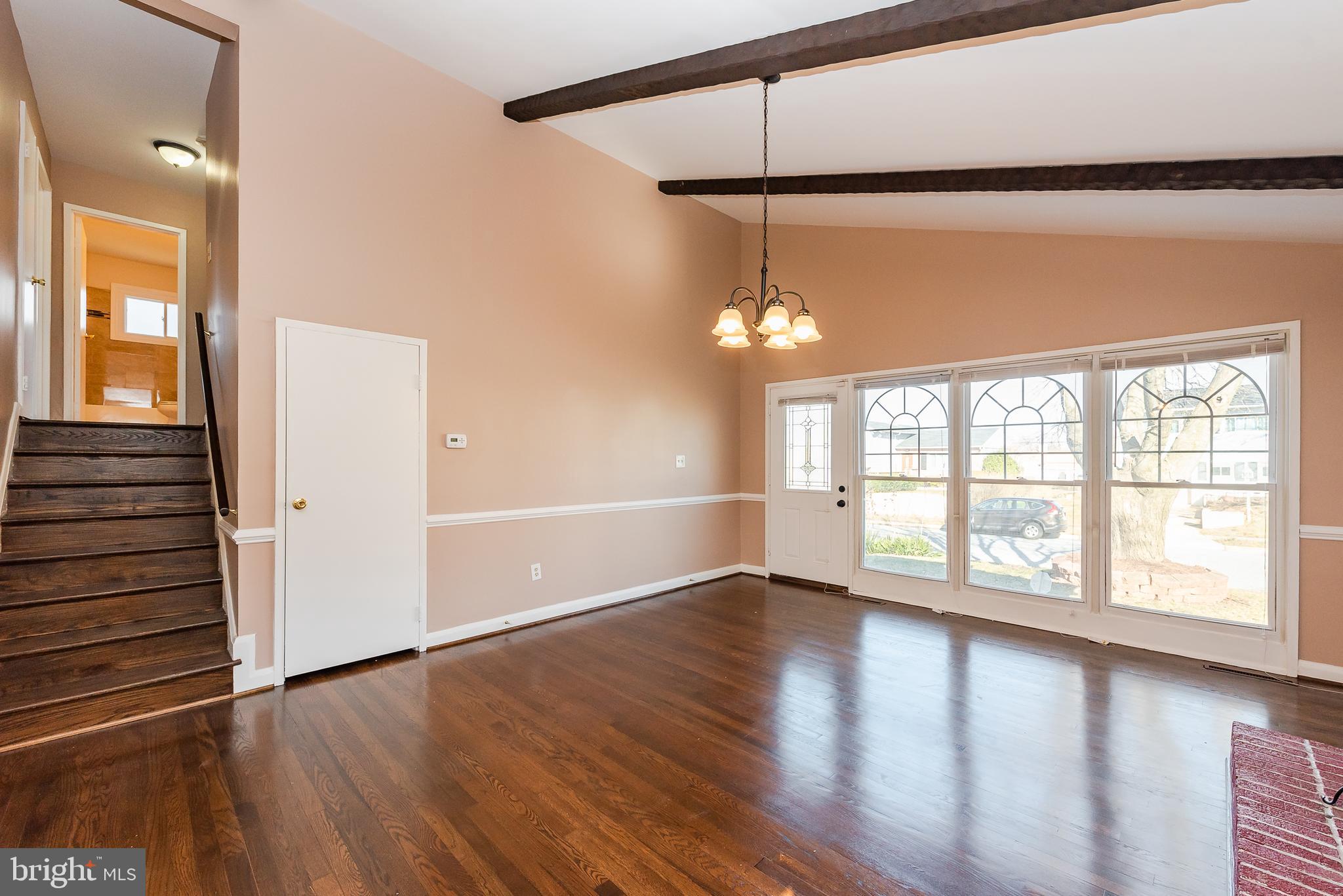 911 Prestwood Road Baltimore, MD 21228 - Photo 14 of 44 Living Room