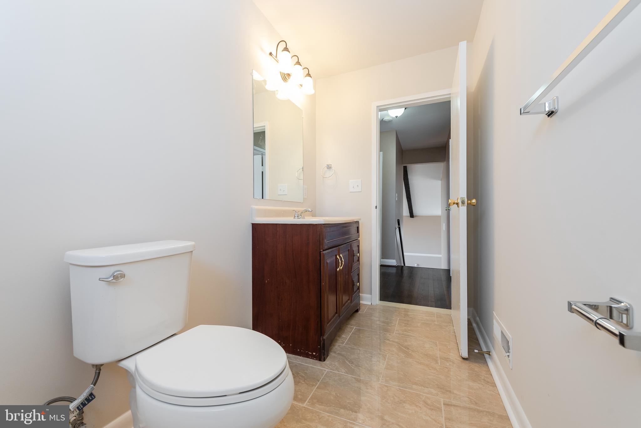 911 Prestwood Road Baltimore, MD 21228 - Photo 15 of 44 Bathroom