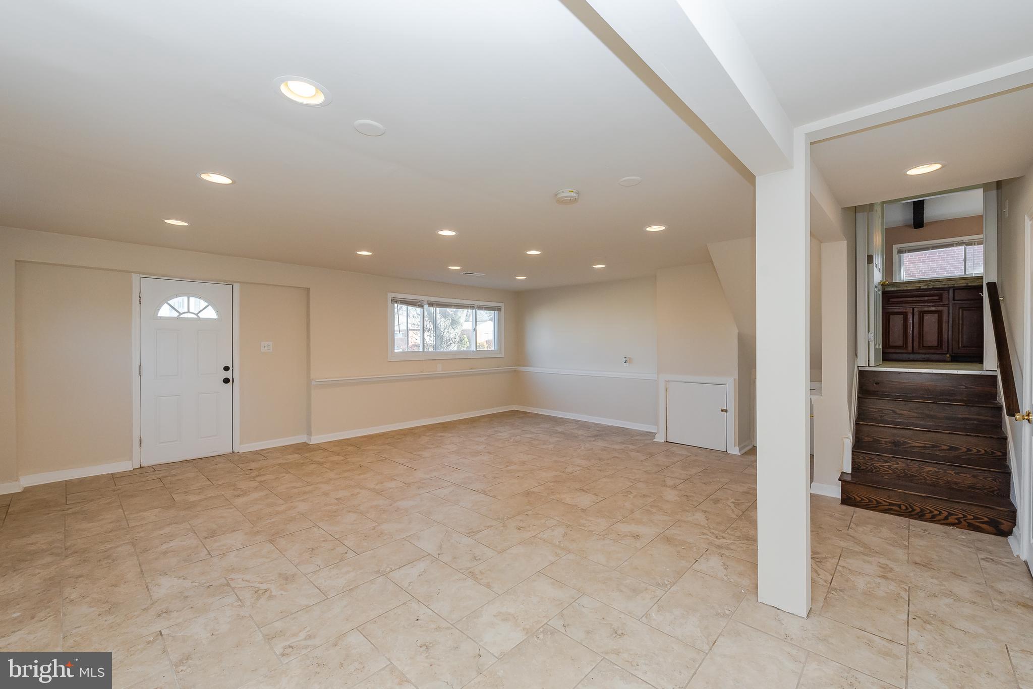 911 Prestwood Road Baltimore, MD 21228 - Photo 29 of 44 Family Room